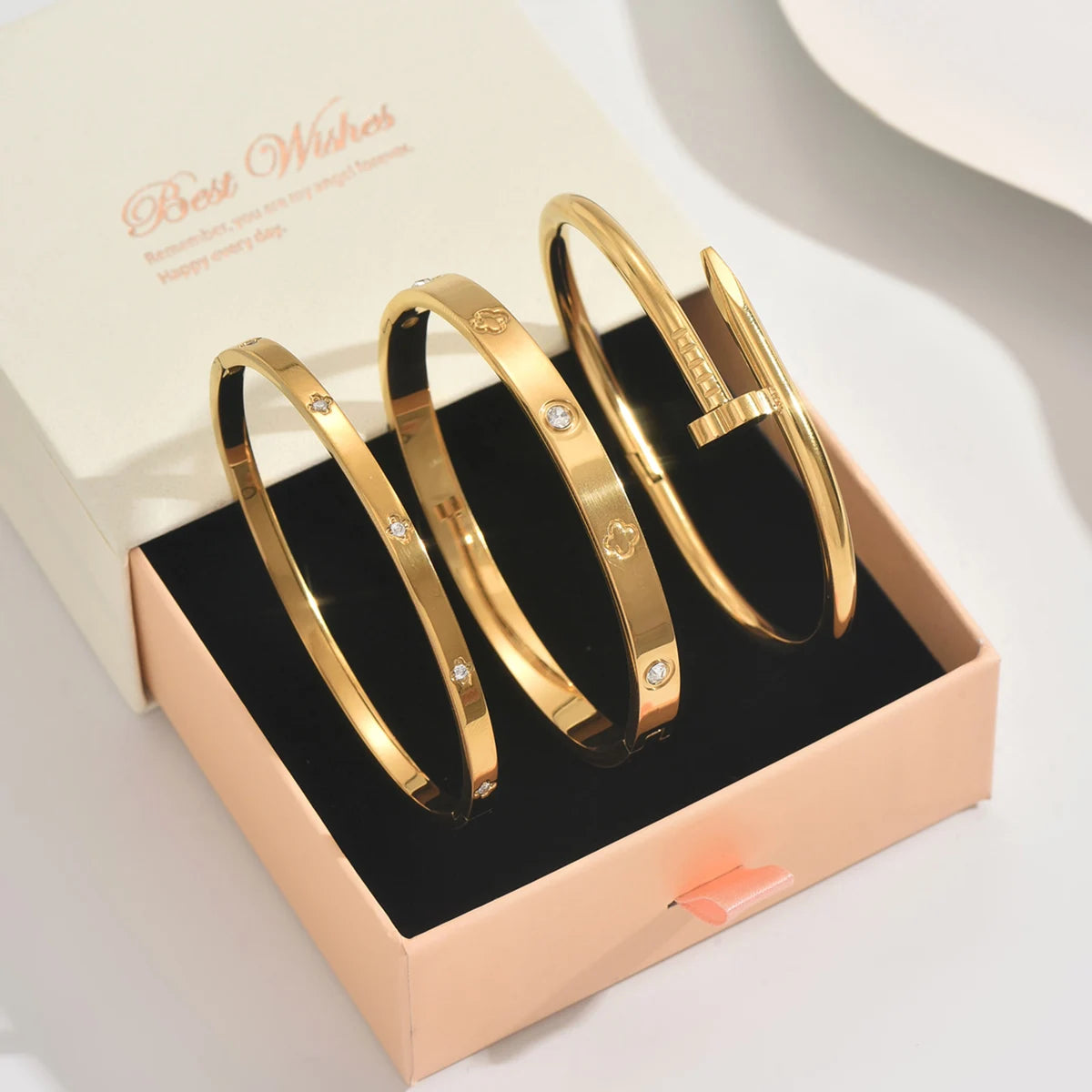 XJH028H A Set Of Fashionable Stainless Steel Bracelet Is A Must-Have For Delicate And Elegant Women