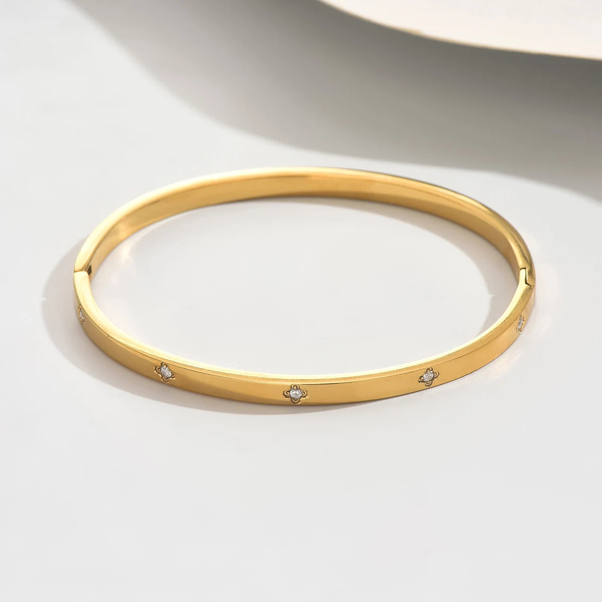 XJH028H A Set Of Fashionable Stainless Steel Bracelet Is A Must-Have For Delicate And Elegant Women