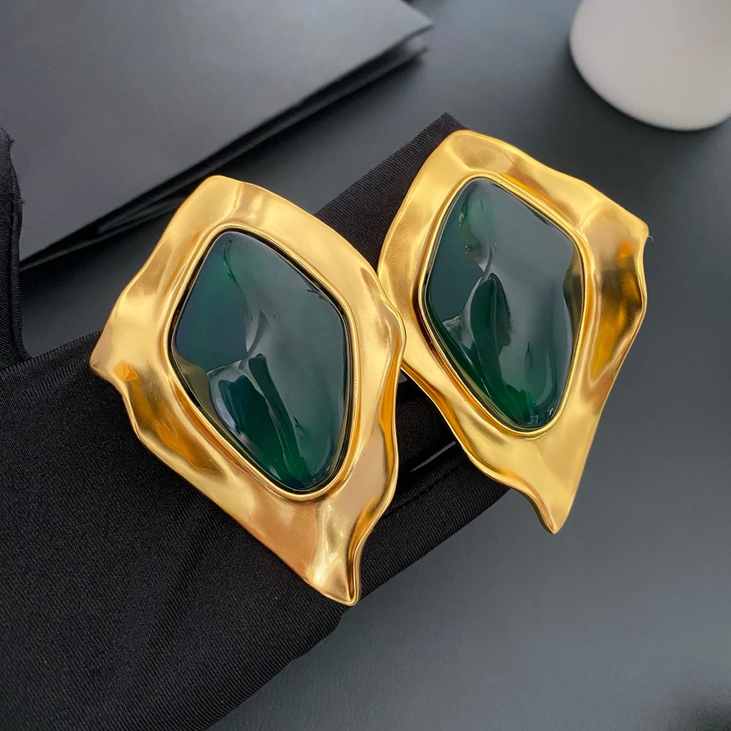 Hot Fashion Geometric Irregular Exaggerated Resin Big Ear Clip Gold Earrings Woman Top Quality Party Jewelry Trend